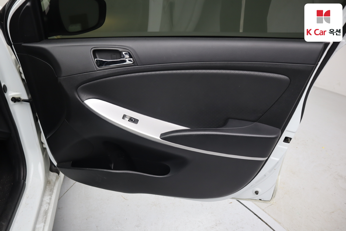 هيونداي أكسنت 2014 - صورة 28