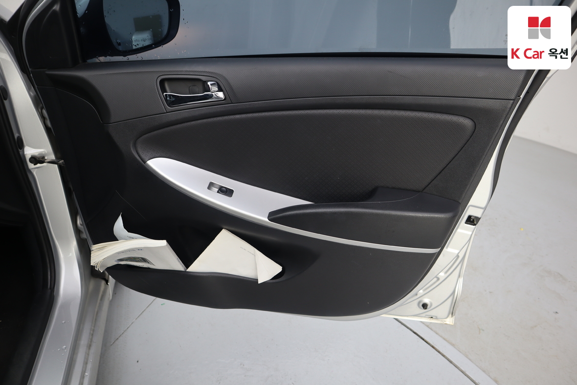 Hyundai Accent 2011 - Image 26