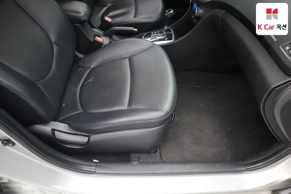 Hyundai Accent 2011 - Image 27