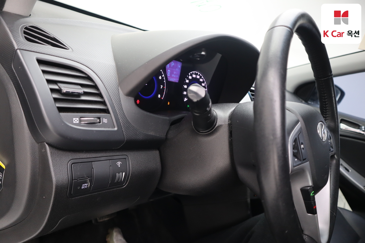 Hyundai Accent 2011 - Image 9