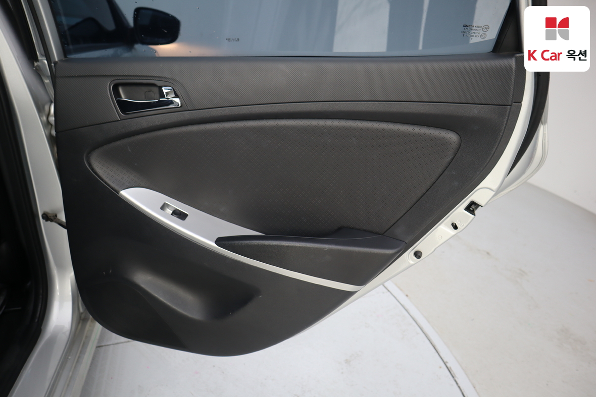 Hyundai Accent 2011 - Image 24