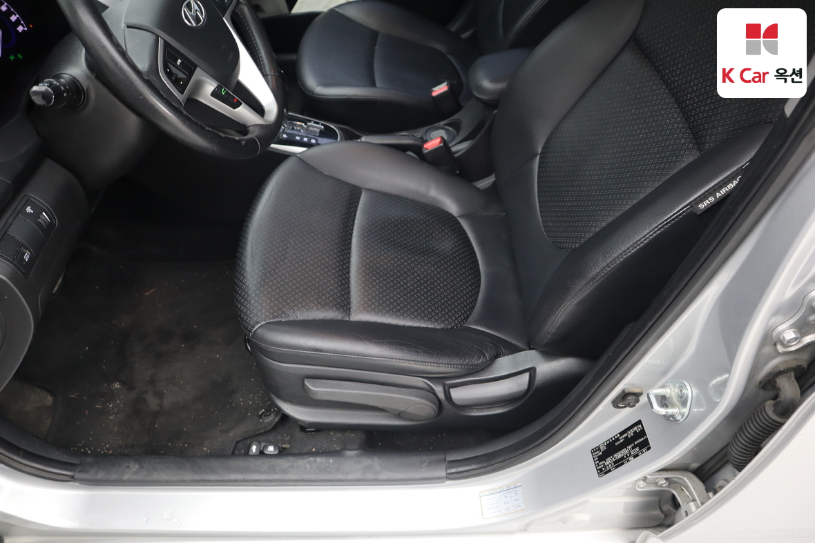 Hyundai Accent 2011 - Image 18