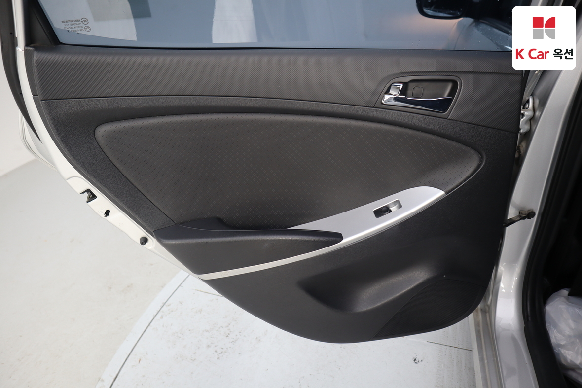 Hyundai Accent 2011 - Image 20