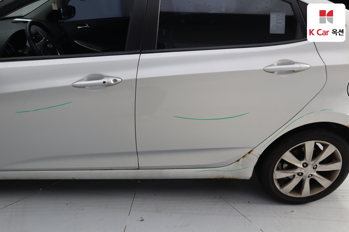 Hyundai Accent 2011 - Image 35