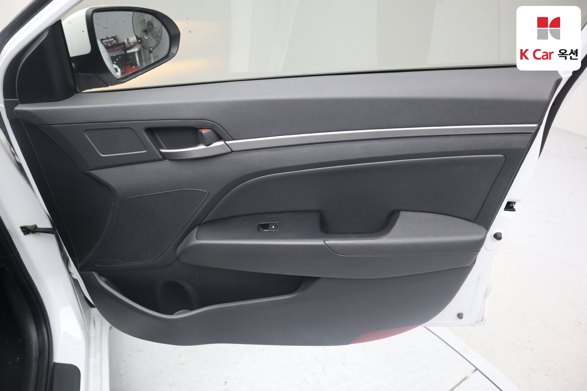 هيونداي إلانترا 2018 - صورة 27