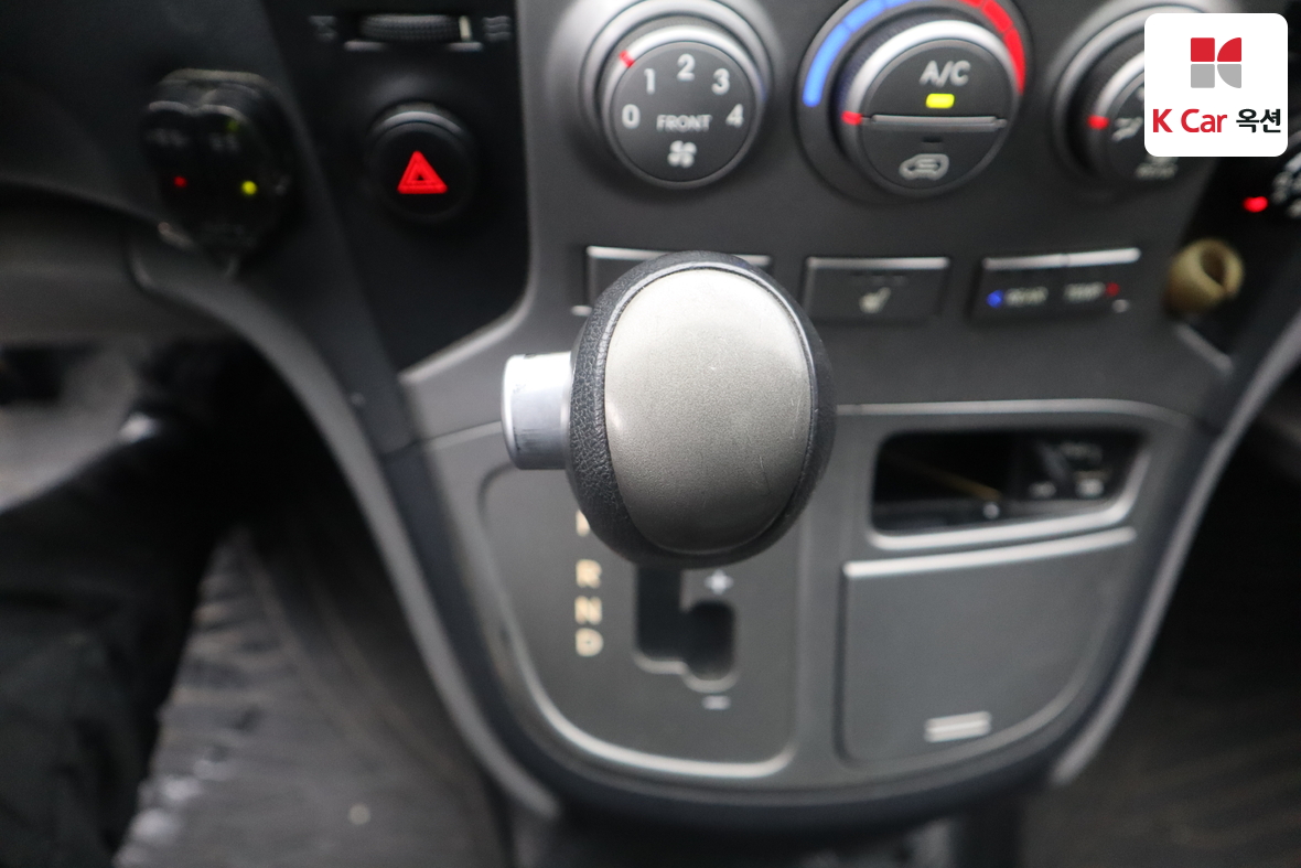 Hyundai Grand Starex 2014 - Image 18