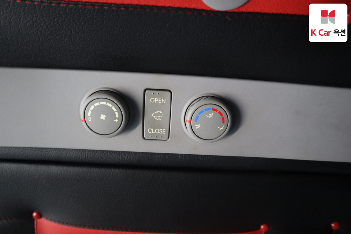 Hyundai Grand Starex 2014 - Image 25