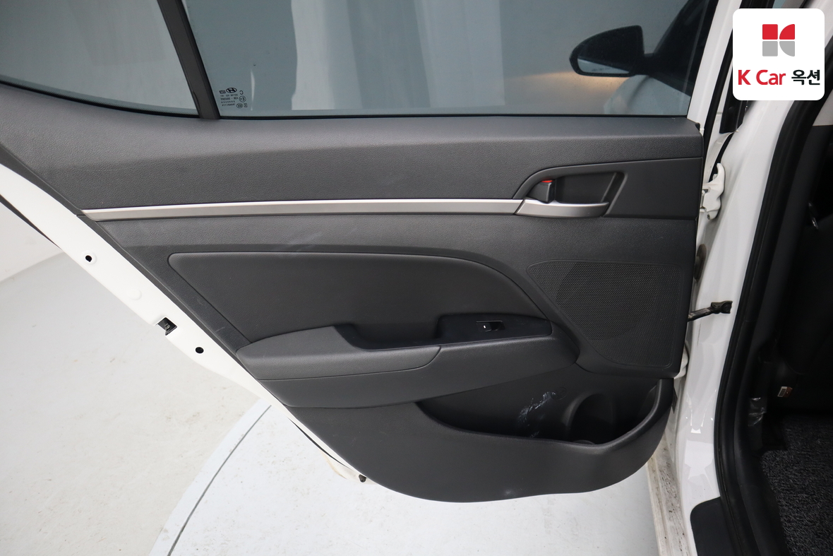 Hyundai Elantra 2016 - Image 20