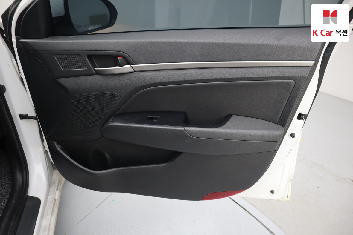 Hyundai Elantra 2016 - Image 26