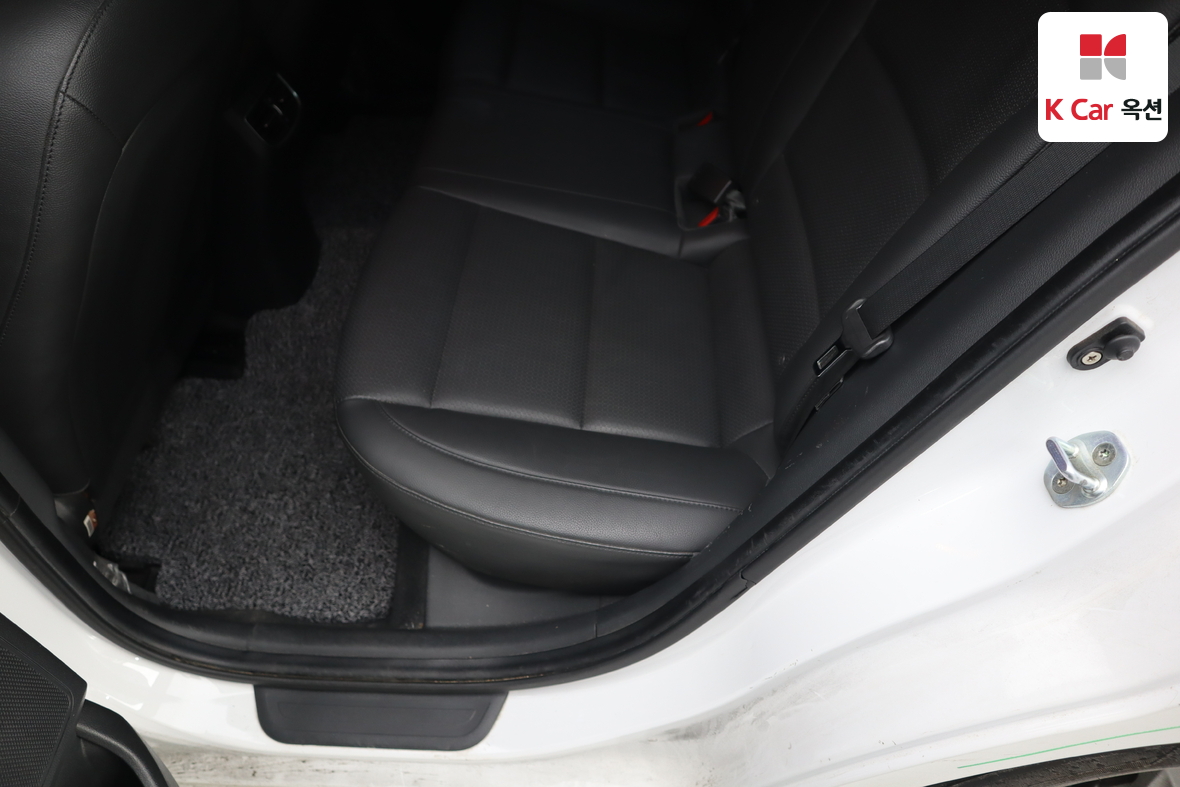 Hyundai Elantra 2016 - Image 21