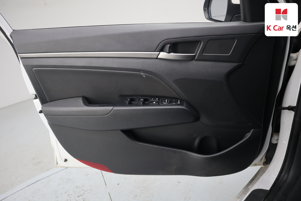 Hyundai Elantra 2016 - Image 8