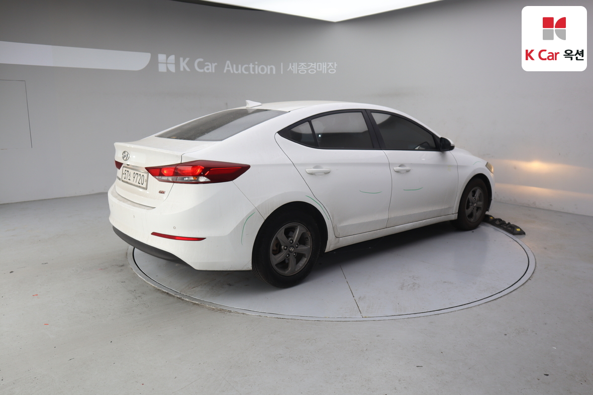 Hyundai Elantra 2016 - Image 2