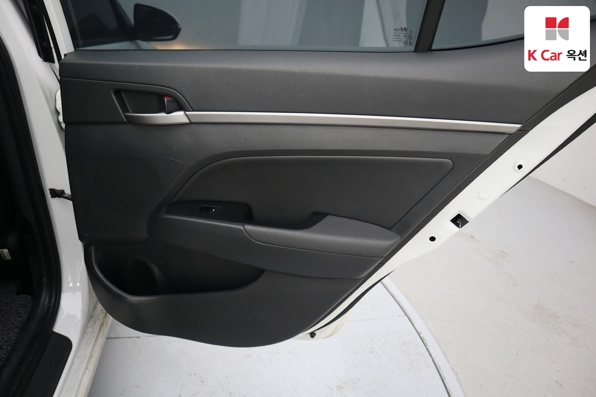 Hyundai Elantra 2016 - Image 24