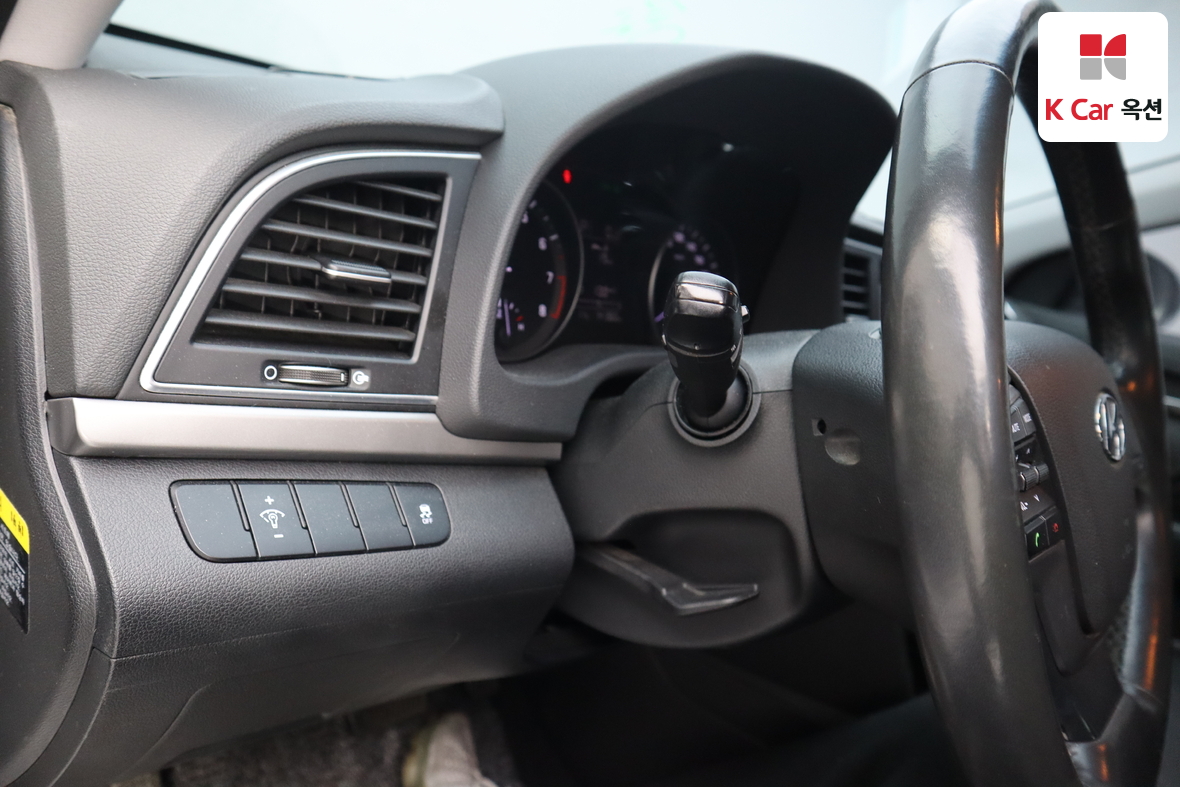 Hyundai Elantra 2016 - Image 9