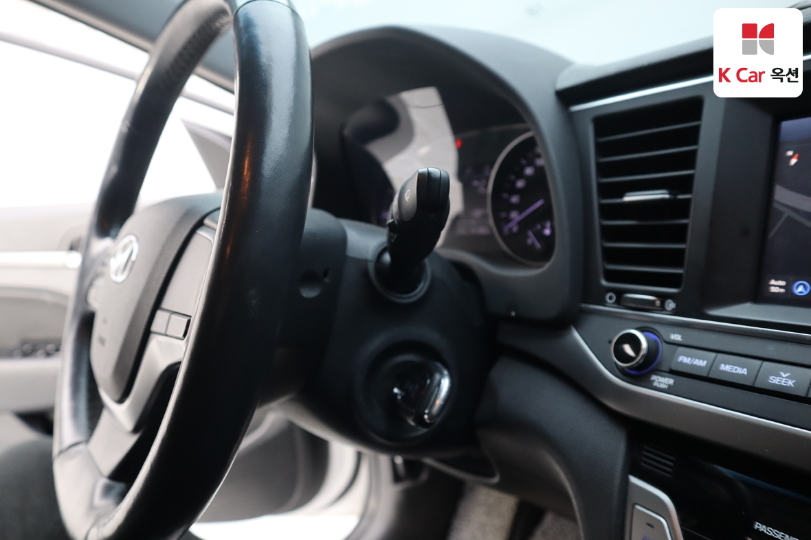 Hyundai Elantra 2016 - Image 11