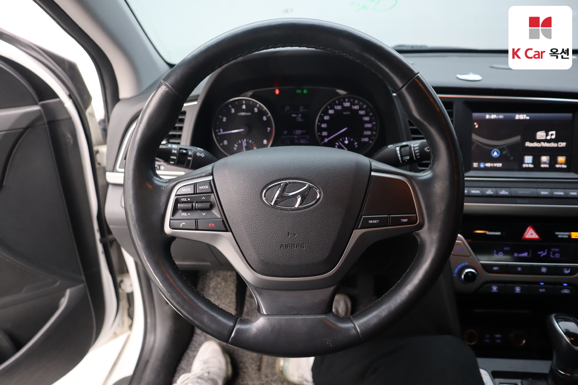 Hyundai Elantra 2016 - Image 10