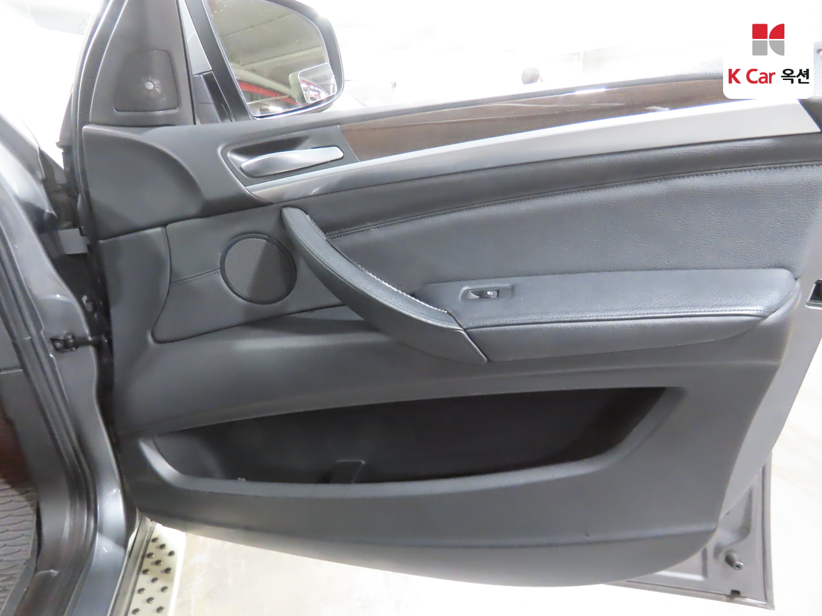 BMW X6 2011 - Image 32