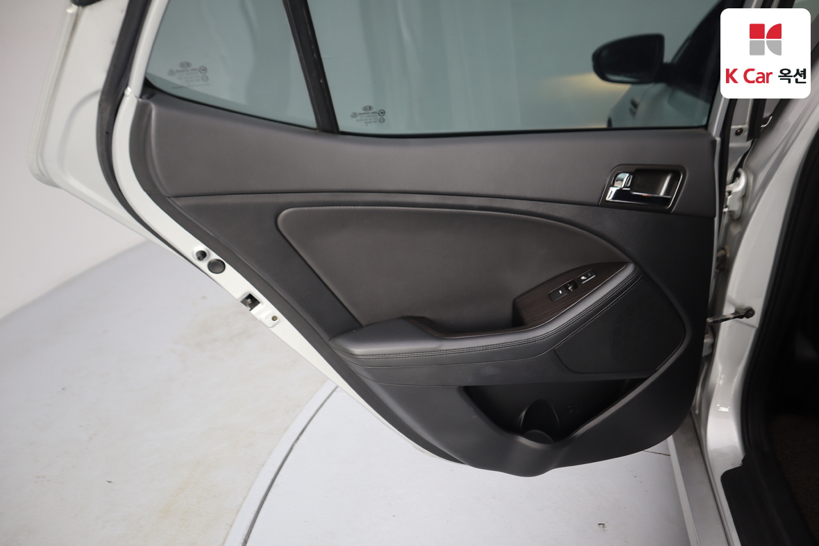 Kia K5 2013 - Image 23