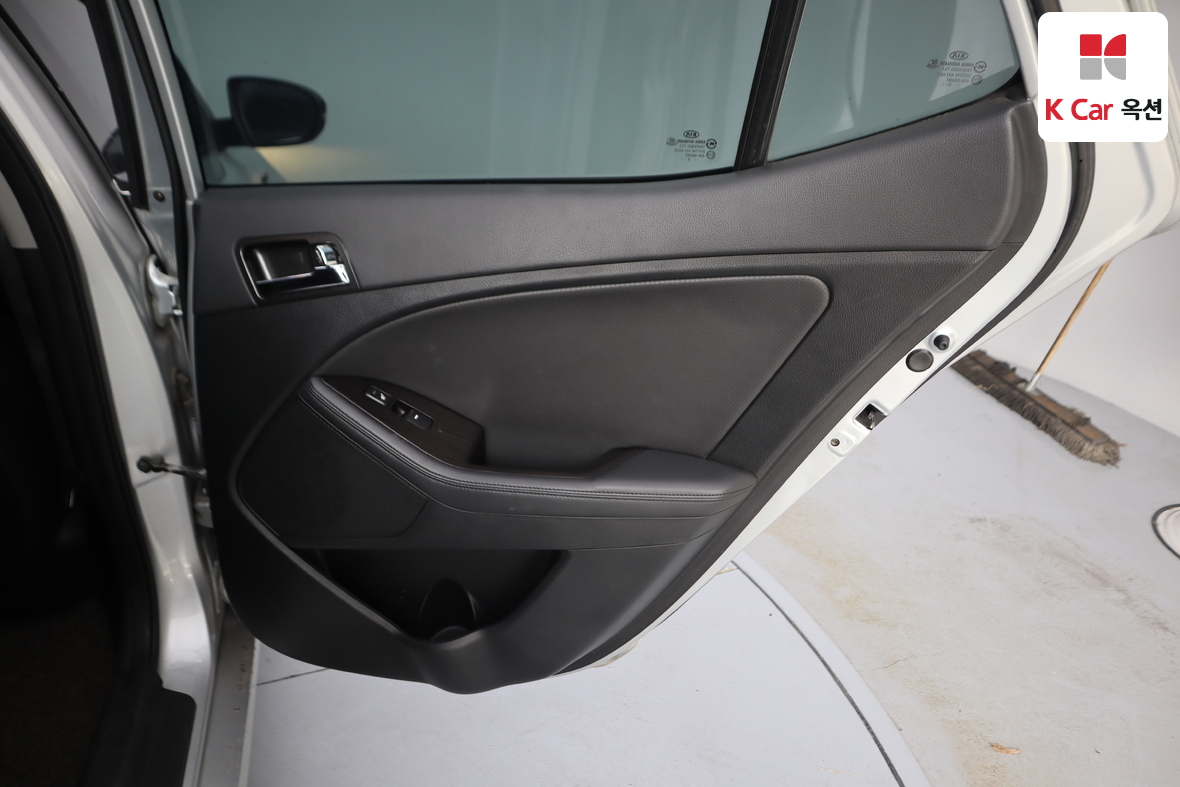 Kia K5 2013 - Image 27