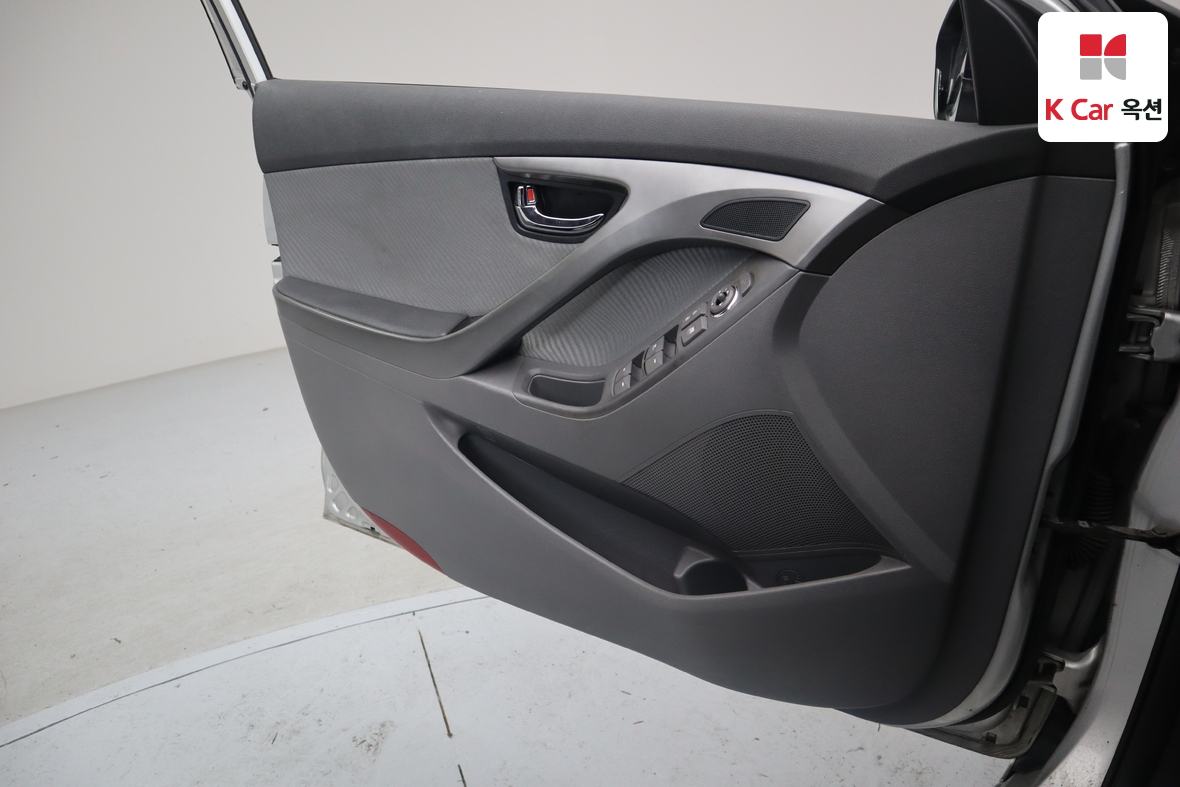 Hyundai Elantra 2012 - Image 8