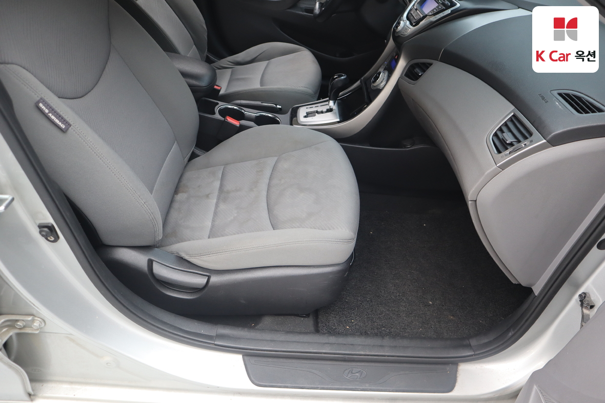 Hyundai Elantra 2012 - Image 28