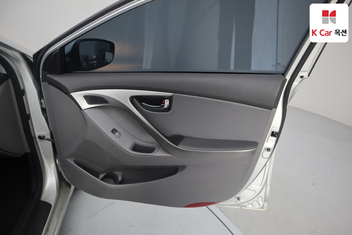 Hyundai Elantra 2012 - Image 27