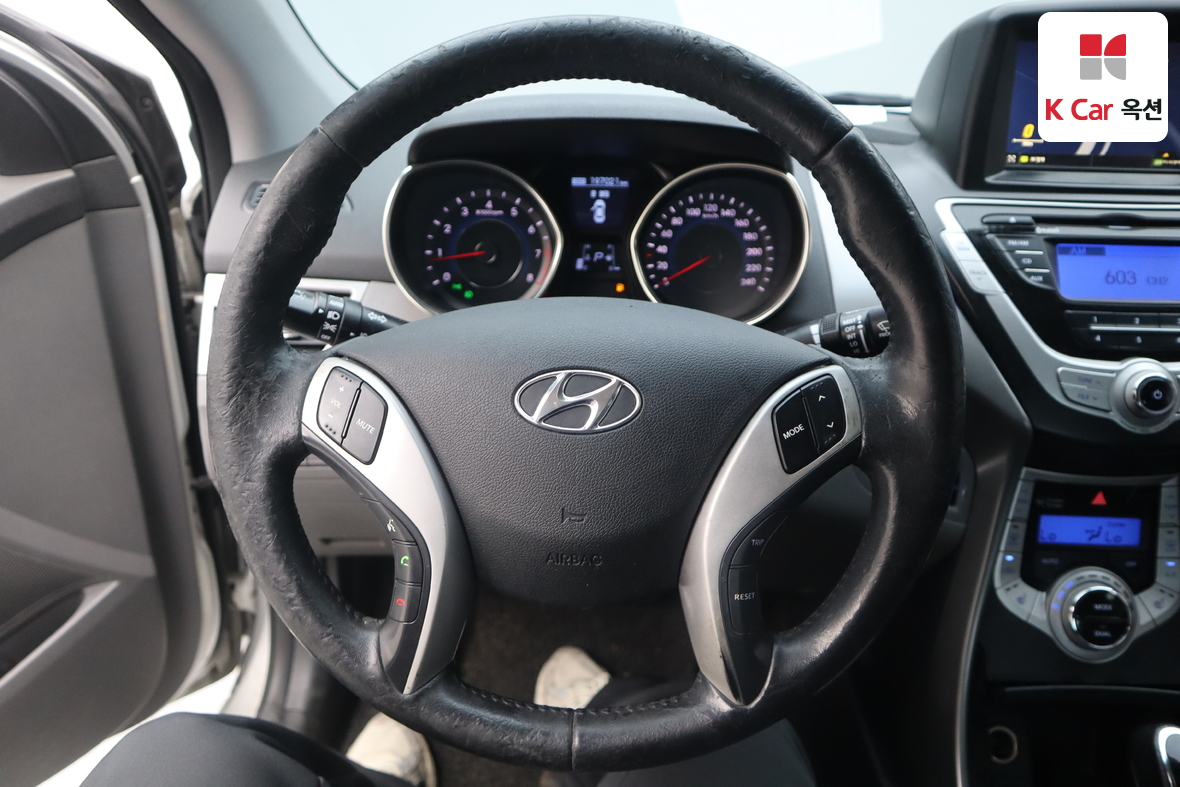 Hyundai Elantra 2012 - Image 10