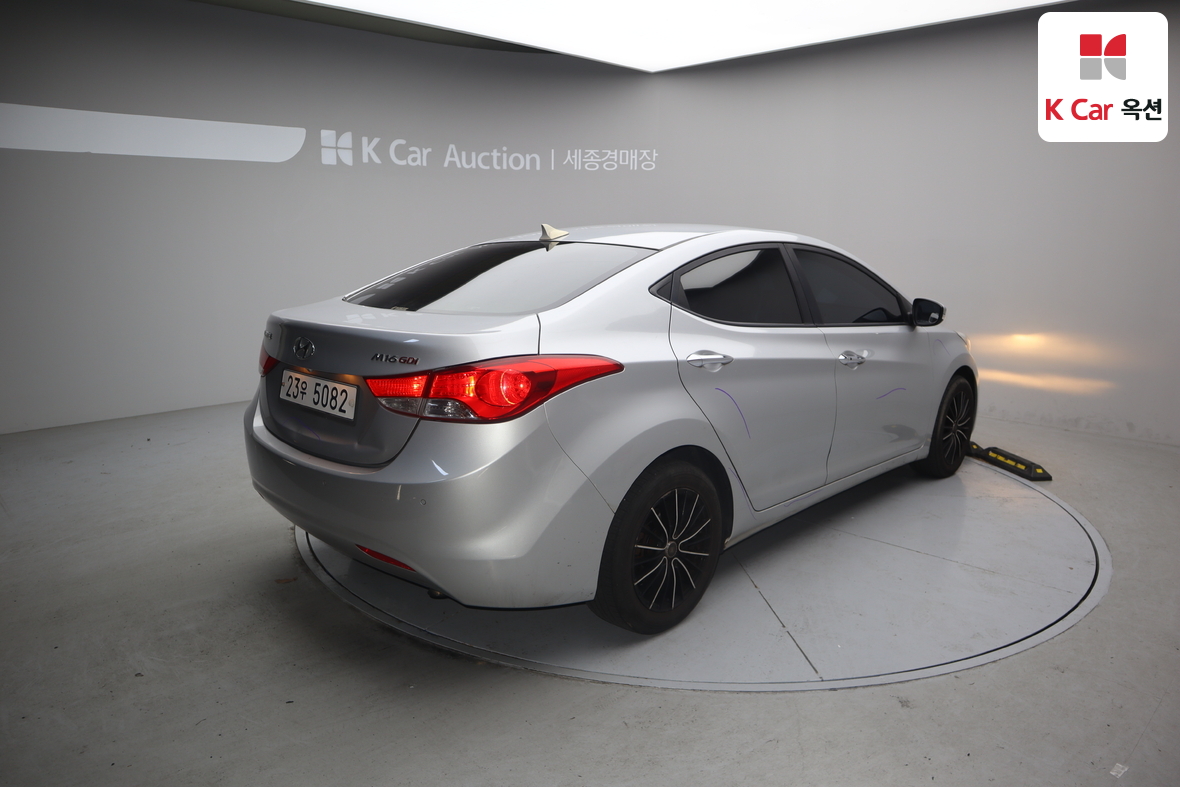 Hyundai Elantra 2012 - Image 2