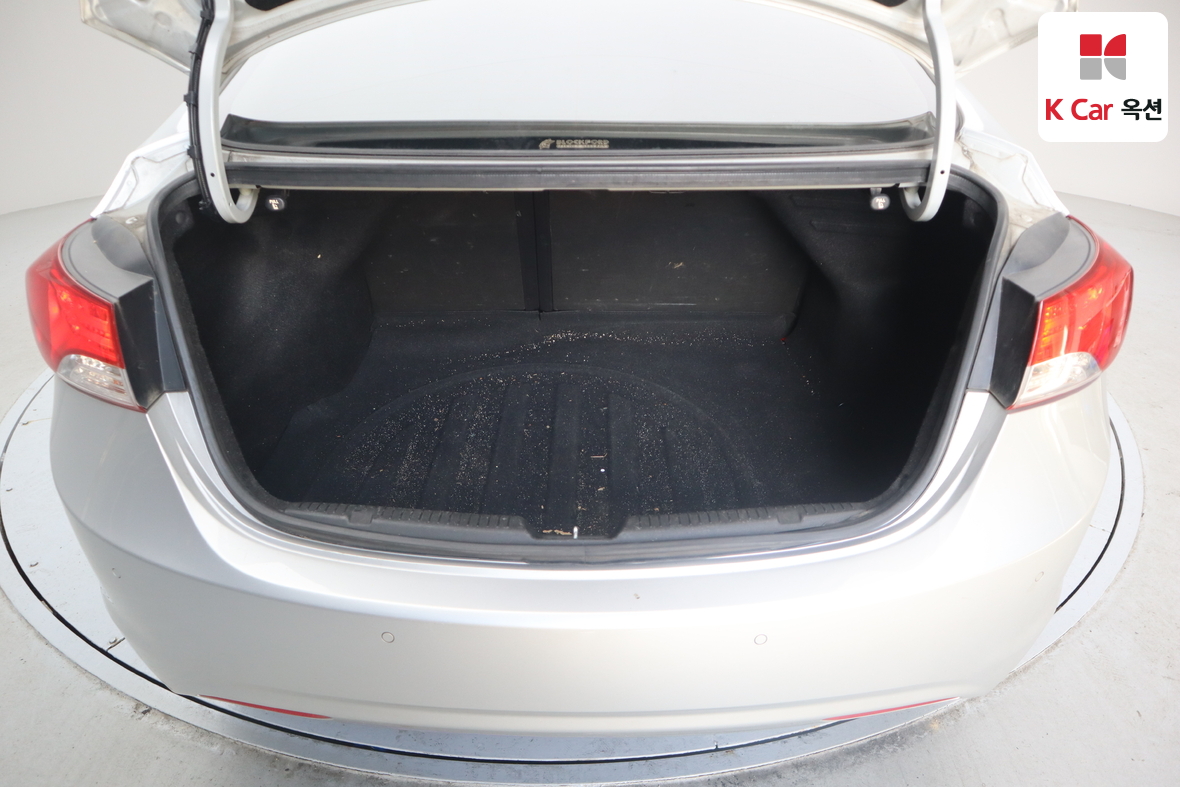 Hyundai Elantra 2012 - Image 24