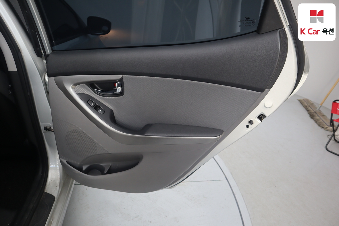 Hyundai Elantra 2012 - Image 25