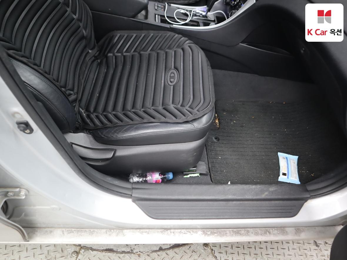 Hyundai Sonata 2011 - Image 30