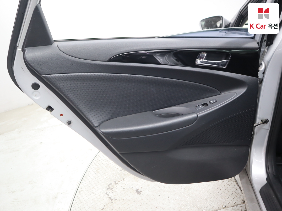 Hyundai Sonata 2011 - Image 23