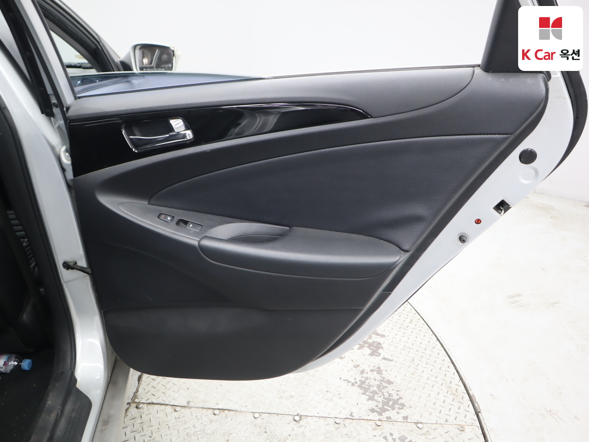 Hyundai Sonata 2011 - Image 27