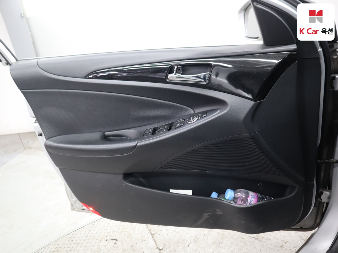 Hyundai Sonata 2011 - Image 8