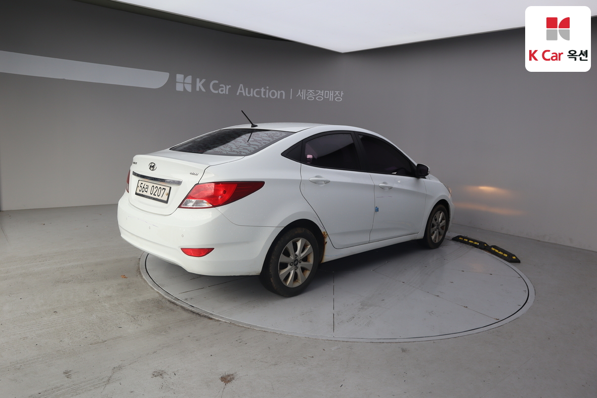 Hyundai Accent 2016 - Image 2