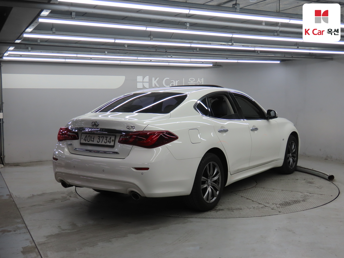 2015 - Infiniti Q70