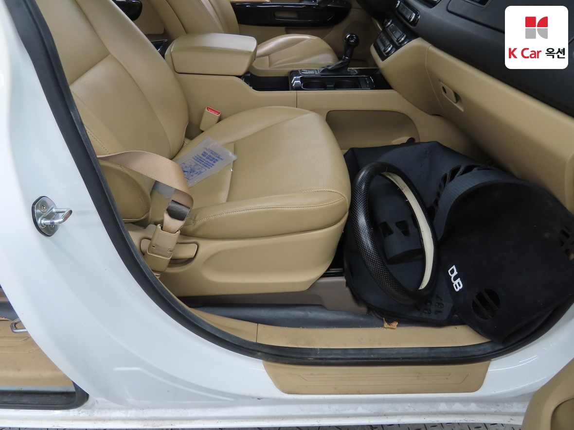 Kia New Carnival 2016 - Image 32