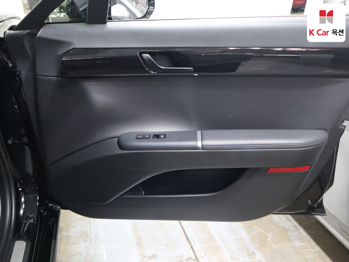 Hyundai AZERA 2023 - Image 28