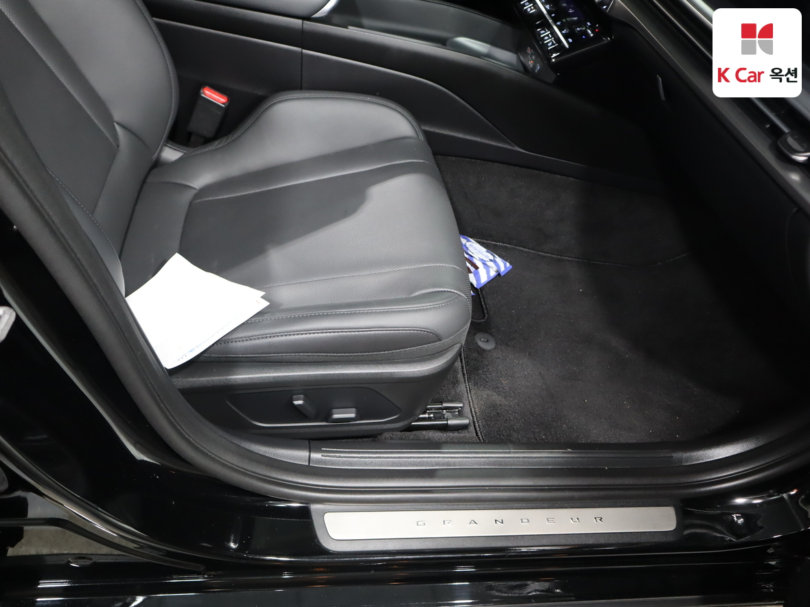 Hyundai AZERA 2023 - Image 29