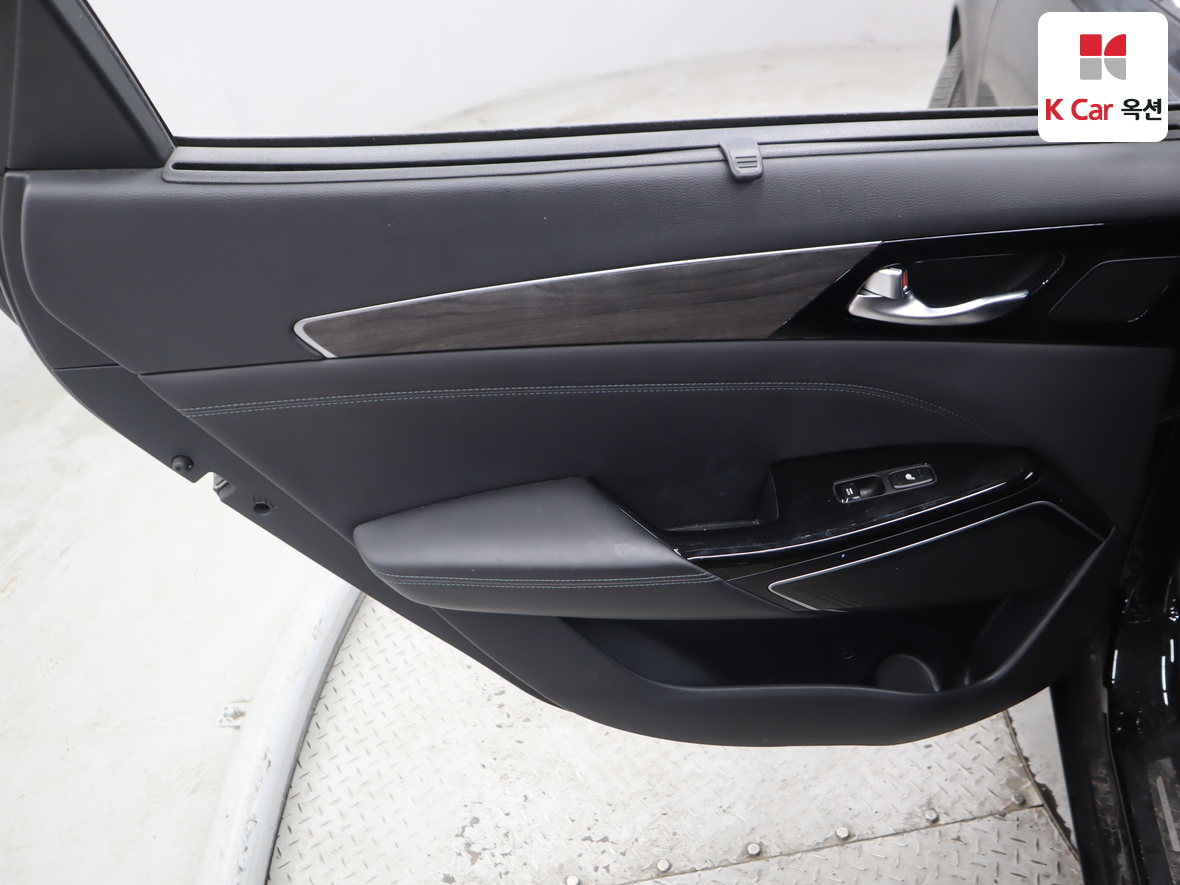 Kia K7 2021 - Image 21