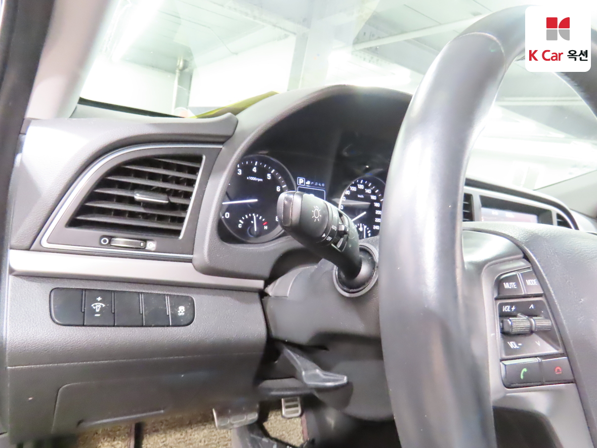 Hyundai Elantra 2016 - Image 9