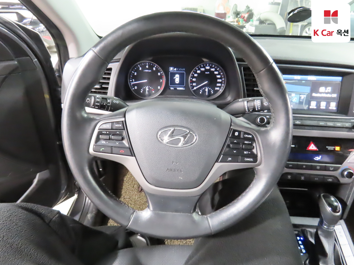 Hyundai Elantra 2016 - Image 10