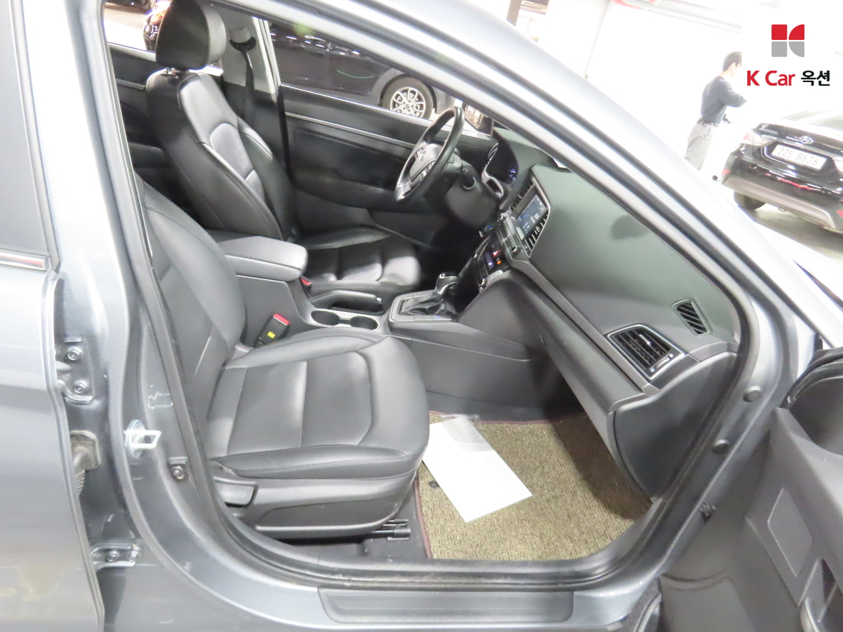 Hyundai Elantra 2016 - Image 31