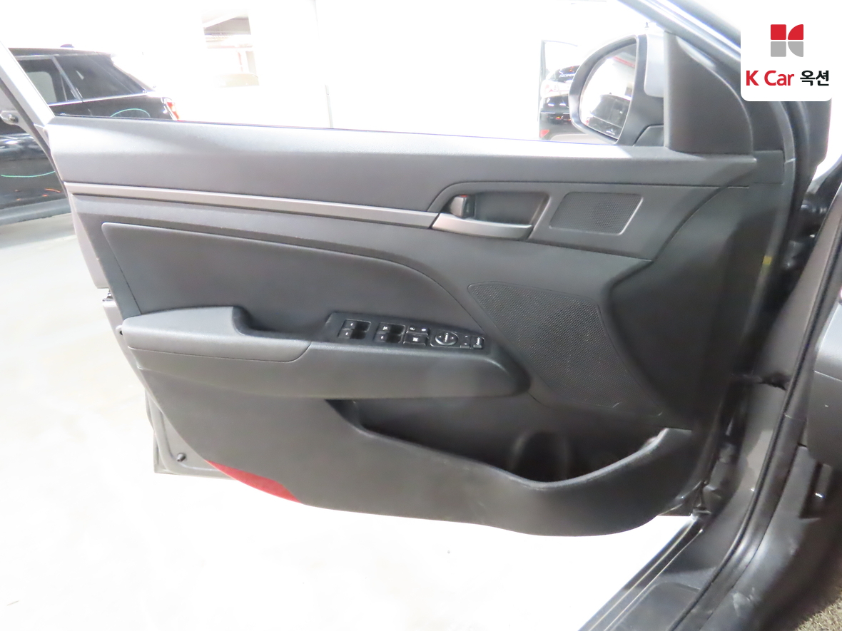 Hyundai Elantra 2016 - Image 8