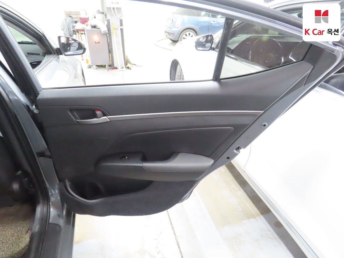 Hyundai Elantra 2016 - Image 28