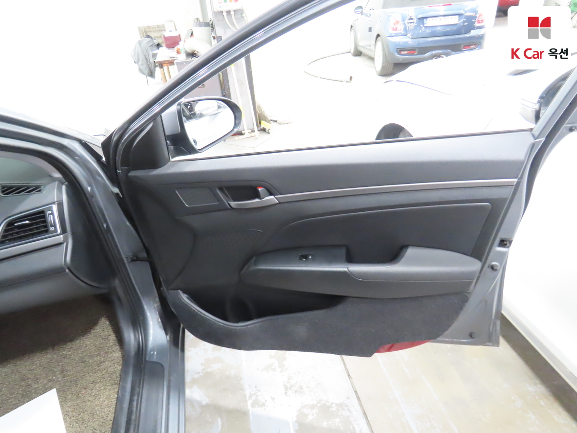 Hyundai Elantra 2016 - Image 30