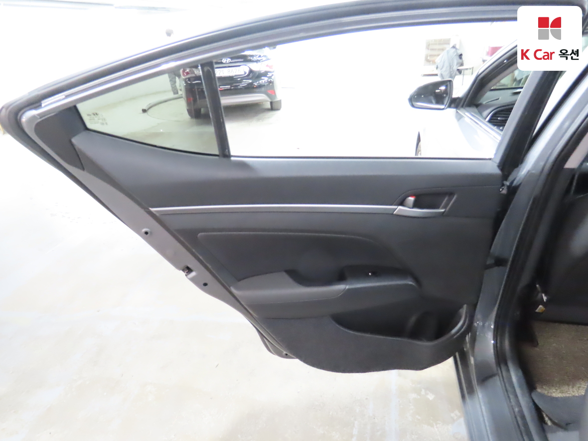 Hyundai Elantra 2016 - Image 24