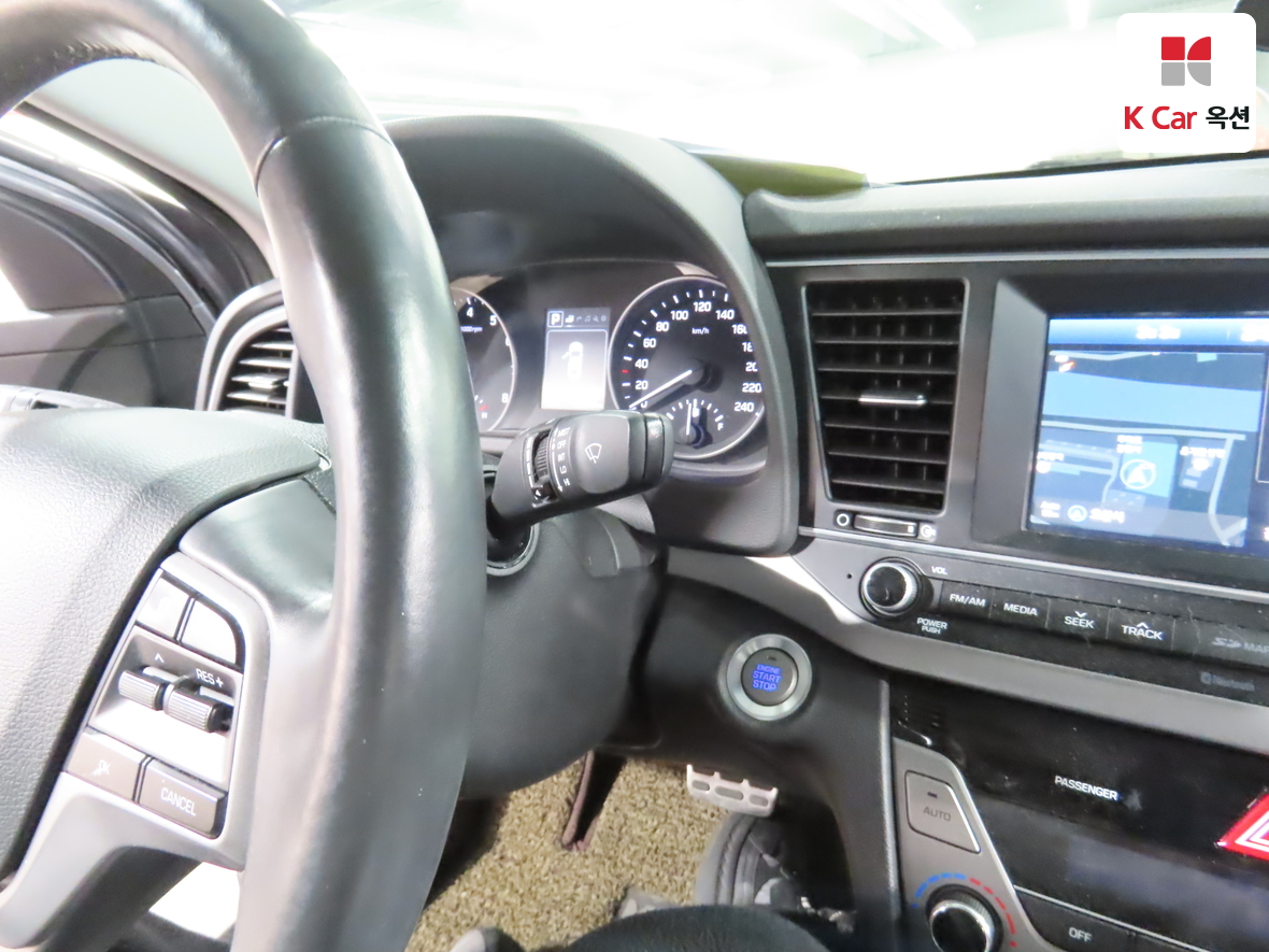 Hyundai Elantra 2016 - Image 11