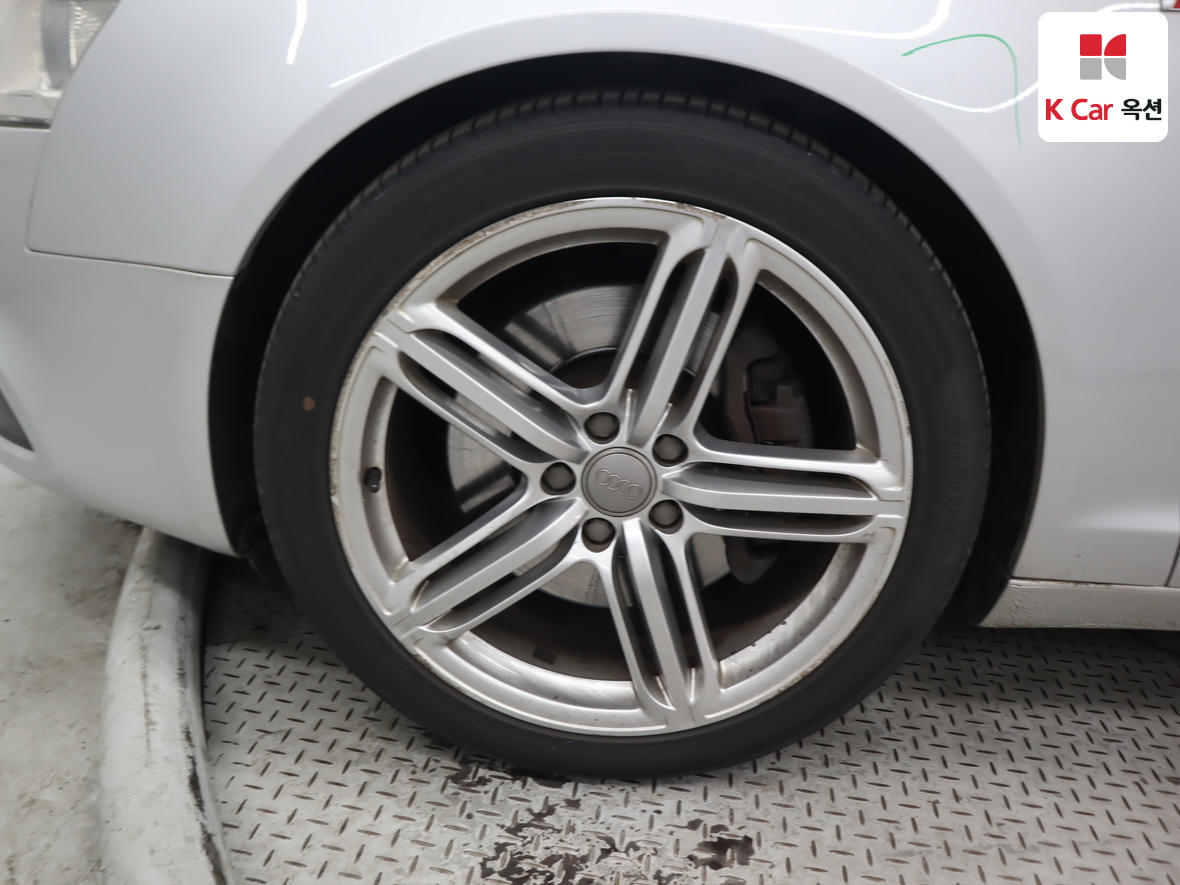 Audi A6 2011 - Image 49