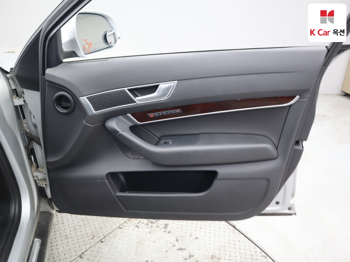 Audi A6 2011 - Image 32